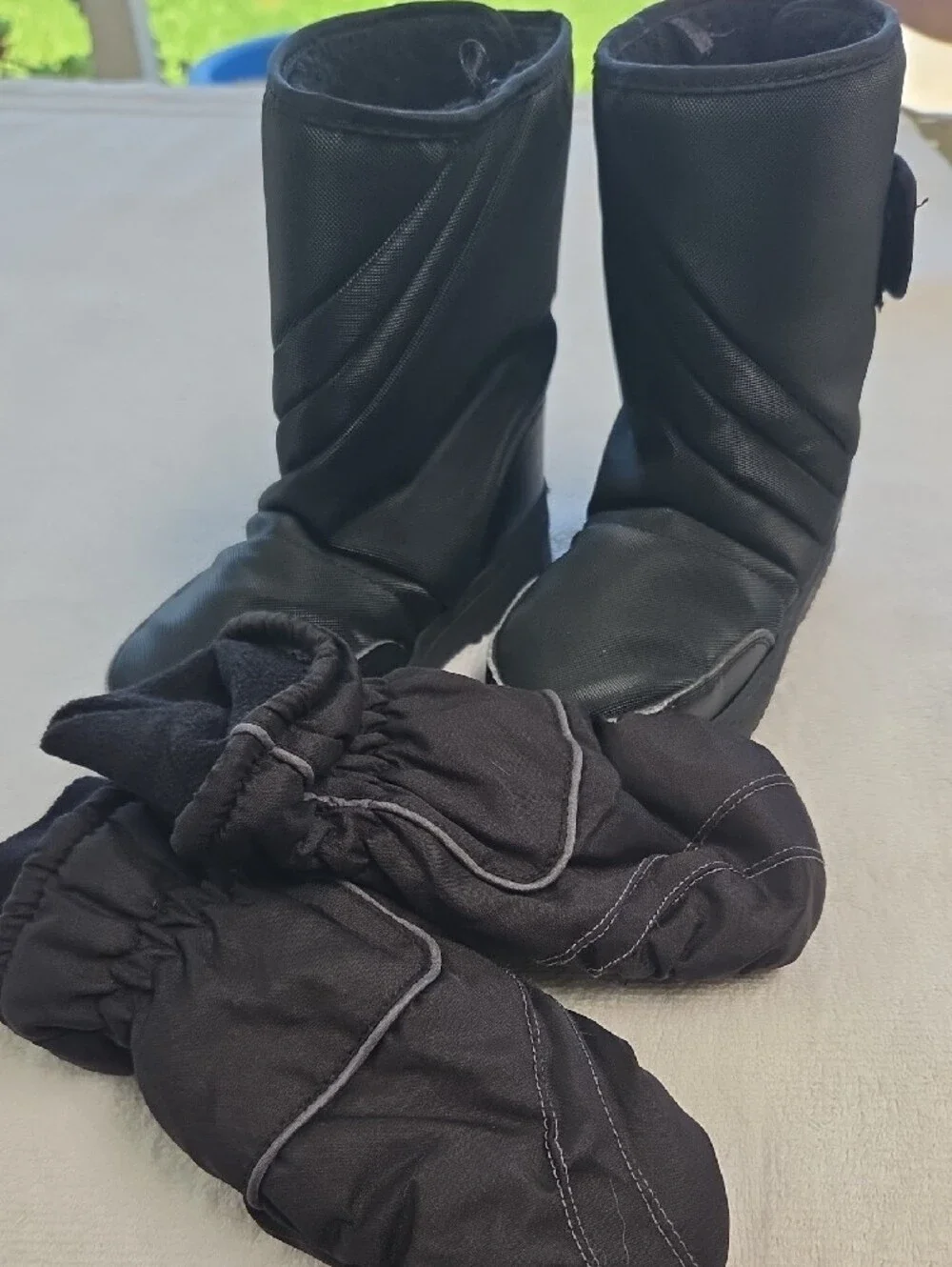 Kids Black Quilted Winter Boots & Pair Of Mittons Sz 11